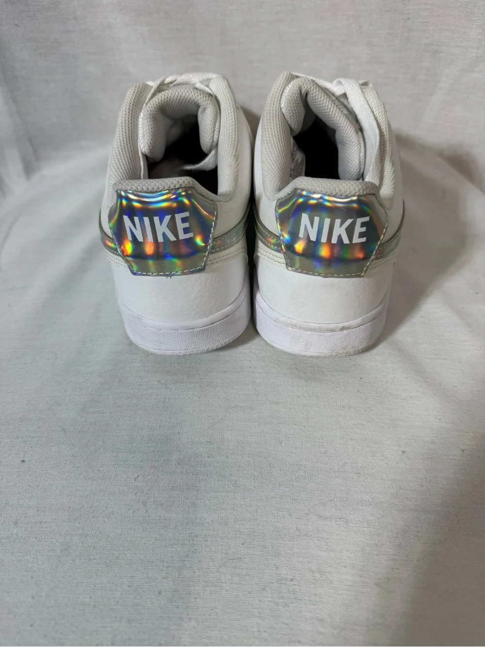 Nike white low